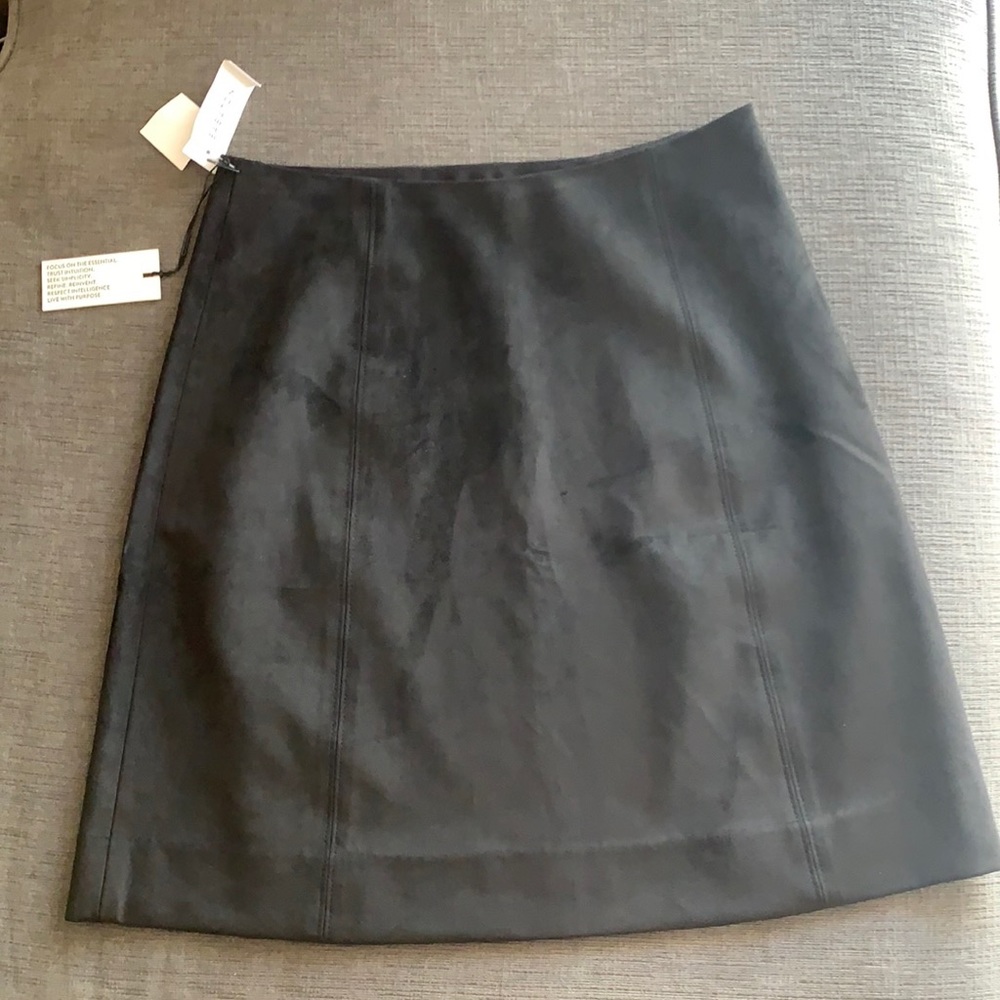 NEW Aritzia black suede skirt. Size 6.